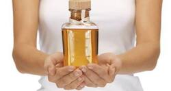 Beauty Tip #27: Lighten stretch marks with vitamin E oil