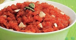 बच्चों के लिए हेल्दी वीनिंग रेसीपी है गाजर का हलवा।