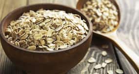 Tip for Skincare: चेहरे पर हेल्दी ग्लो के लिए लगाएं ओटमील, ऐसे बनाएं ओटमील से ये 2 खास फेस पैक