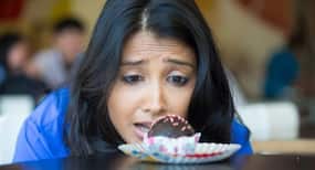 Tips To Beat Sugar Cravings: शुगर क्रेविंग्स कंट्रोल करने के लिए रुजुता दिवेकर की टिप्स ।