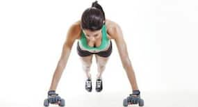 5 easy dumbbell exercises to get flat abs during lockdown