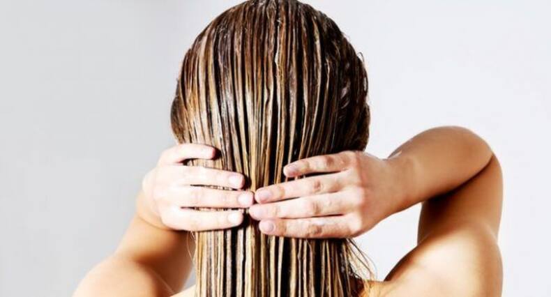 Simple hair care Tips: हेल्दी बालों के लिए हर मौसम में आज़माएं ये हेयर केयर टिप्स।