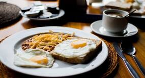 Egg For Weight Loss: वेट लॉस के लिए ब्रेकफास्ट में शामिल करें यह एक फूड, 1 महीने में कई किलो वजन कम हो जाएगा
