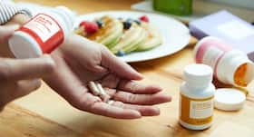 Vitamin Deficiency: विटामिन बी 12 की कमी से क्या खतरा हो सकता है.?