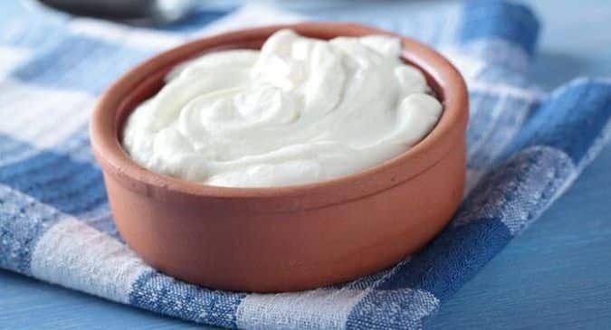 Curd with raisins image