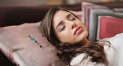 शिथिलासन के फायदे, अनिद्रा दूर करने के लिए करें शिथिलासन