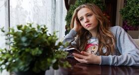 Depression in Teens: किशोरों में डिप्रेशन का खतरा लंबे समय तक एक ही जगह बैठेने से बढ़ जाता है