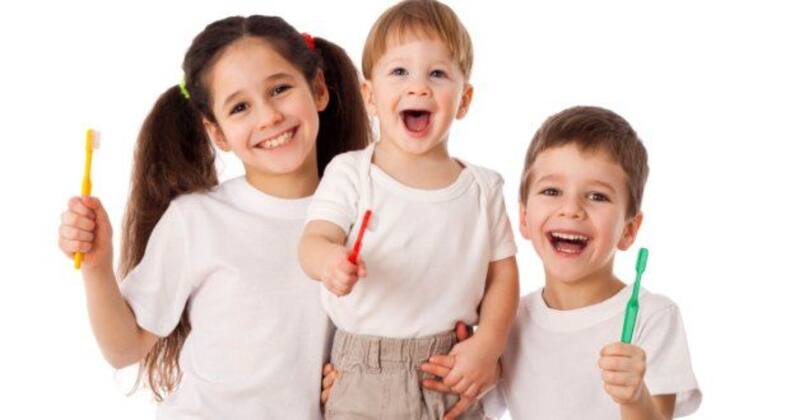 Oral Care Tips for Kids: बच्चों को होता है दांतों में कैविटीज़ होने का खतरा ज़्यादा, छोटी उम्र में उनके दांतों का रखें ख्याल इन 5 ओरल केयर टिप्स के साथ