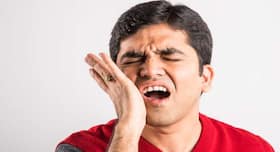 स्वस्थ मसूड़े पाने में मदद करती हैं ये 2 नैचुरल चीजें।