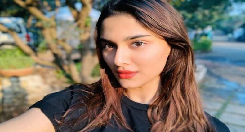 Saiee Manjrekar: सई मांजरेकर के ब्यूटी टिप्स और स्किन केयर सीक्रेट्स