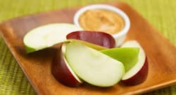 डायबिटीज़ में क्या खाएं-हरा या लाल सेब।