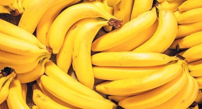 Bananas, Apples and 5 Other Food Items You Should Avoid Eating at Night