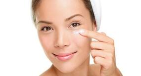 6 natural, easy-peasy ways to get rid of those under-eye bags