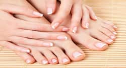 5 best natural solutions to keep your nails beautiful and shiny