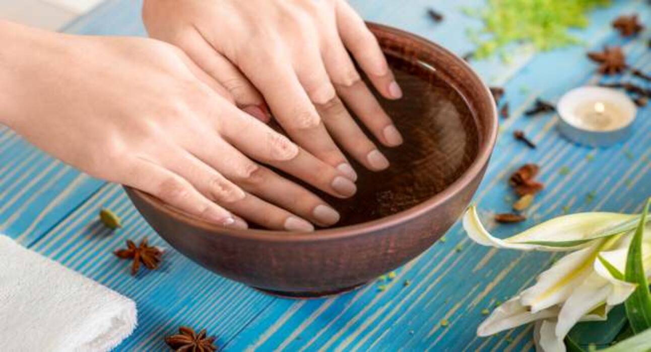 Male Grooming Tips: मर्दों के हाथों की स्किन होती है अधिक रफ और ड्राई, लॉकडाउन में घर में यूं करें मेनिक्योर