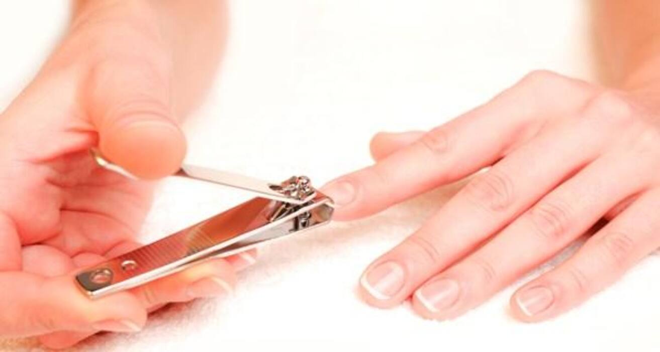 Male Grooming Tips: मर्दों के हाथों की स्किन होती है अधिक रफ और ड्राई, लॉकडाउन में घर में यूं करें मेनिक्योर