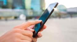 अधिक स्मार्टफोन यूज करने से होती है खतरनाक बीमारी