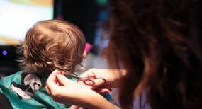First Haircut for Baby, पहली बार बच्चे का कटा रहे हैं बाल, तो रखें इन बातों का ख्याल