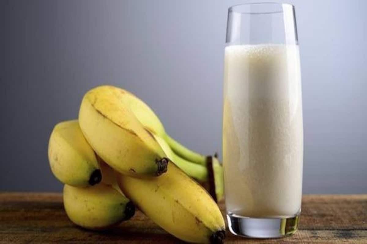Banana with Milk in Hindi: क्या दूध के साथ केला खाना चाहिए, दूध-केला खाने  के फायदे व नुकसान