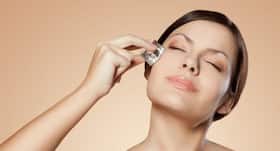 Skin Icing in Hindi, चेहरे पर बर्फ का टुकड़ा लगाने के फायदे, स्किन आइसिंग के फायदे