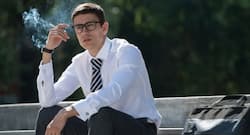 धूम्रपान या सिगरेट छोड़ने से कम होता है कोरोना वायरस का ख़तरा ।