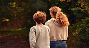 Walking meditation in Hindi: चलते हुए करें मेडिटेशन, जानें क्या है वॉकिंग मेडिटेशन और इसके फायदे