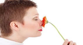 Anosmia Causes : एनोस्मिया क्या है? जानें इसके कारण, लक्षण और बचाव