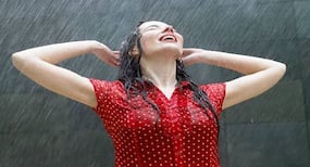 Monsoon Diseases : बारिश में इन बीमारियों की चपेट में आ सकते हैं आप