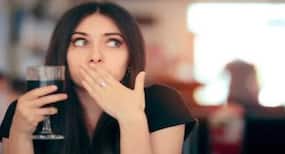 Sulphur Burps : खट्टी डकार आने के कारण और लक्षण