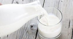 Bad combination with milk : दूध के साथ गलती से भी ना करें इन चीजों का सेवन
