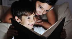 सोते समय बच्चों को कहानियां पढ़कर सुनाने से होते हैं ये 4 फायदे