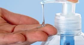 Hand Sanitizer Side Effects: हैंड सैनिटाइज़र ज़्यादा लगाने के नुकसान।