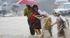 बारिश में अपने बच्चों का इस तरह रखें ख्याल, वरना हो सकते हैं बीमार बारिश में अपने बच्चों का इस तरह रखें ख्याल, वरना हो सकते हैं बीमार