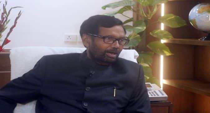 दिल और गुर्दे की तकलीफ के कारण केंद्रीय मंत्री रामविलास पासवान हॉस्पिटल में भर्ती दिल और गुर्दे की तकलीफ के कारण केंद्रीय मंत्री रामविलास पासवान हॉस्पिटल में भर्ती