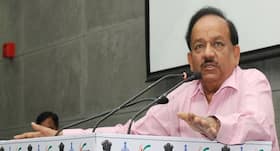 केंद्रीय स्वास्थ्य मंत्री डॉ. हर्षवर्धन ने कहा, कोरोनावायरस से लड़ाई अभी जारी रहेगी केंद्रीय स्वास्थ्य मंत्री डॉ. हर्षवर्धन ने कहा, कोरोनावायरस से लड़ाई अभी जारी रहेगी