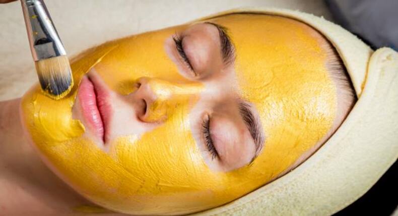 National Skin Care Awareness Month 2020: जवाकुसुम, हल्दी और गुलाब हैं भारतीय महिलाओं के सदियों पुराने ब्यूटी सीक्रेट्स, ग्लोइंग स्किन के लिए ऐसे करें इस्तेमाल