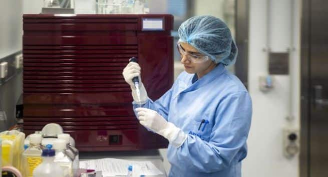 Coronavirus vaccine in britain will be available soon in hindi
