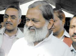 अनिल विज ने दो खुराक वाली कोविड वैक्सीन की सिर्फ 1 खुराक ली : मंत्रालय