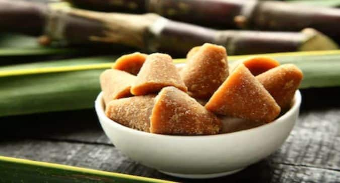 Jaggery VS Sugar: Is ‘gur’ better for weight loss?