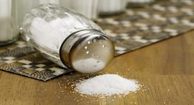 Salt Vs Sugar: Which one is worse for you health? Salt Vs Sugar: Which one is worse for you health?