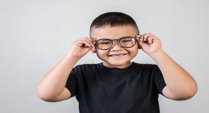 Eye Checkup For Children: इन 5 लक्षणों के दिखने पर जरूर करा लें आंखों की जांच, जानिए बच्चों का आई चेकअप कब कराना चाहिए?