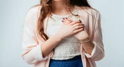 ब्रेस्ट में दर्द होने के कारण और दूर करने के घरेलू उपाय