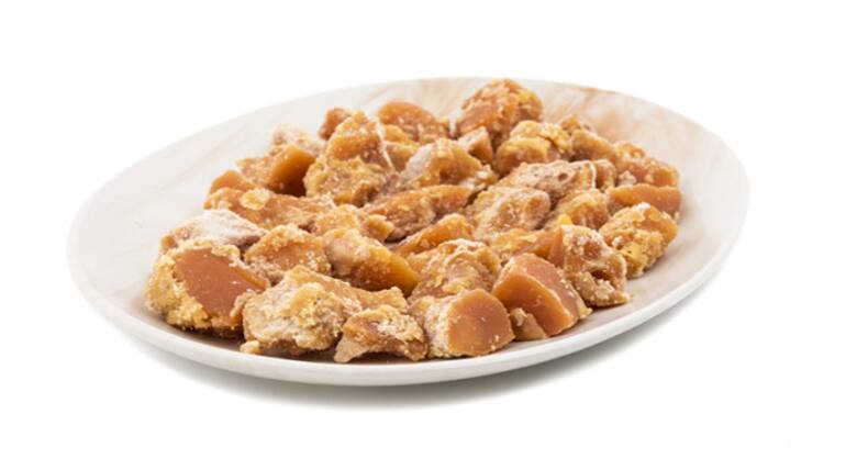 Types of Jaggery: गन्ने से ही नहीं इन 4 चीजों से भी बनता है गुड़, जानें तरह-तरह के गुड़ बनाने का तरीका और उनके फायदे