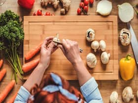 Cancer diet tips: कैंसर के इलाज के दौरान 5 कमियां बिगाड़ देती हैं सेहत, इन डाइट टिप्स से पाएं राहत Cancer diet tips: कैंसर के इलाज के दौरान 5 कमियां बिगाड़ देती हैं सेहत, इन डाइट टिप्स से पाएं राहत