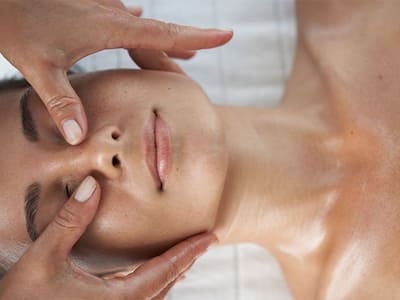 4 Advantages Of Including Facial Massage Into Your Skincare Routine