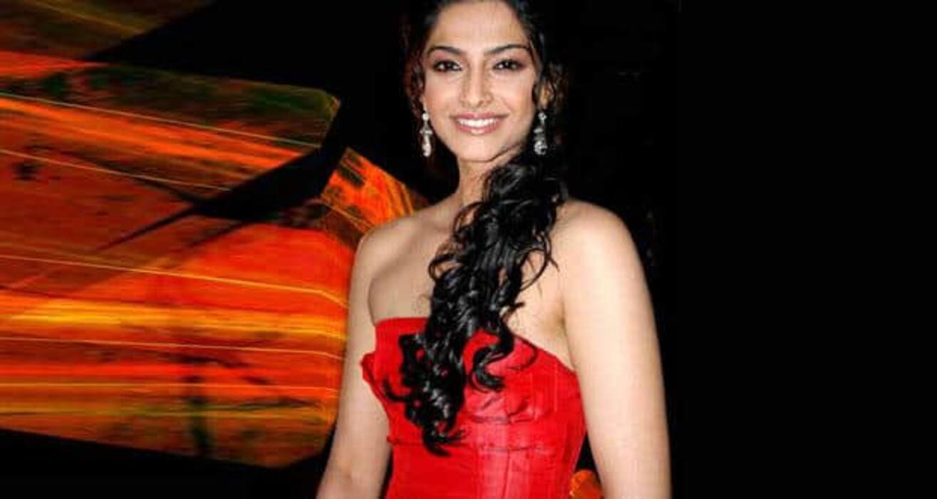 Sonam Kapoor Hair Care: सोनम कपूर अपने लम्बे-हेल्दी बालों के लिए इन आयु्र्वेदिक चीज़ों का करती हैं इस्तेमाल