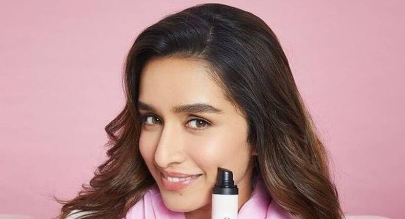 Shraddha Kapoor Birthday: श्रद्धा कपूर की फ्लॉलेस और ग्लोइंग स्किन का राज हैं ये सिंपल टिप्स एंड ट्रिक्स, आप भी करें ट्राई
