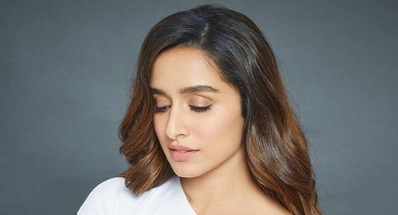 Shraddha Kapoor Birthday: श्रद्धा कपूर की फ्लॉलेस और ग्लोइंग स्किन का राज हैं ये सिंपल टिप्स एंड ट्रिक्स, आप भी करें ट्राई
