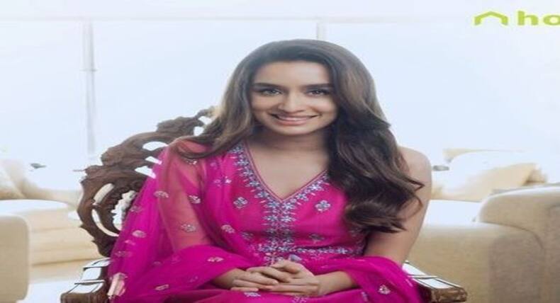 Shraddha Kapoor Birthday: श्रद्धा कपूर की फ्लॉलेस और ग्लोइंग स्किन का राज हैं ये सिंपल टिप्स एंड ट्रिक्स, आप भी करें ट्राई