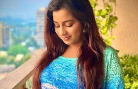 श्रेया घोषाल ने फ्लॉन्ट किया बेबी बंप, श्रेय घोषाल प्रेग्नेंसी न्यूज